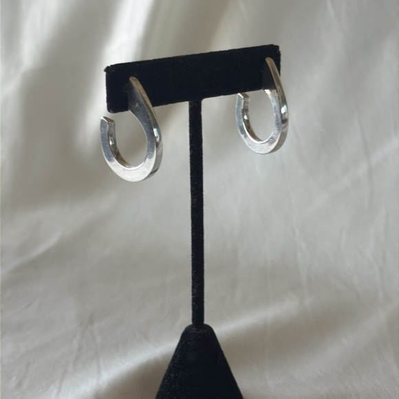 Modern Sterling Silver Teardrop Hoop Thick Minimalist Earrings - Picture 4 of 9